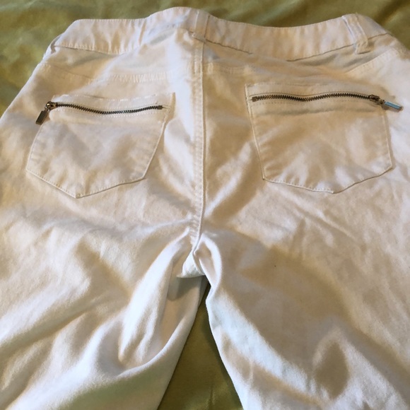 Chico’s Black Label white jeans/gold zippers on pockets in back/front size .05 - Picture 6 of 15